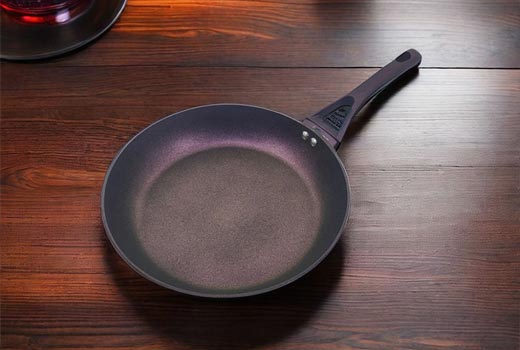Vilket material rekommenderas för non-stick pannor?